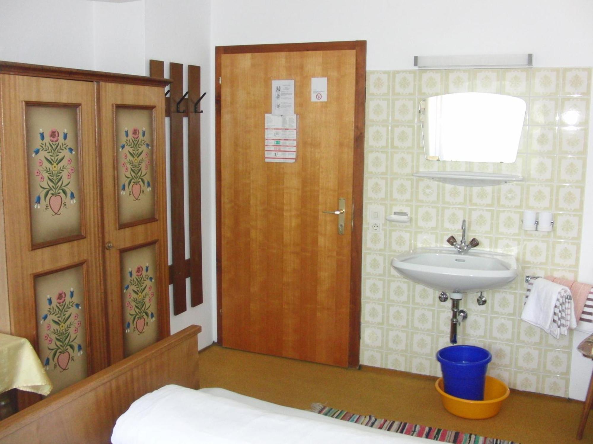 Gaestehaus Loithaler Fuegen Ngoại thất bức ảnh